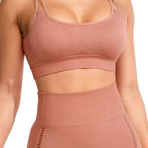 Sujetador deportivo ajustable con espalda cruzada y relleno, de alto soporte, con copas moldeadas no extraíbles y tela que absorbe el sudor. - Product Image 1