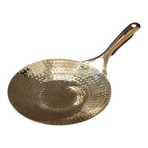 La sartén Tawa de latón conserva las vitaminas y minerales esenciales, lo que hace que sus comidas sean más saludables que las utensilios de cocina de aluminio o antiadherentes. - Product Image 1