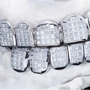 Dientes de diamante con ajuste invisible VVS personalizado, parte superior e inferior, corte princesa, Plata estelar 925, moissanita helada, Diamante Grillz - Product Image 2