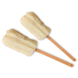 Lot de deux brosses exfoliantes en loofah avec long manche en bois, livraison rapide - Product Image 1