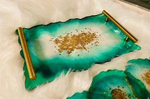 Ensemble de sous-verres de luxe en résine agate vert émeraude avec support, bordure dorée, motif géode, pour décoration de table de mariage - Product Image 3