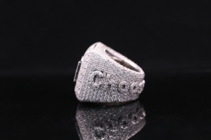 Anillo Unisex Chapado en Oro Amarillo con Diamante de Corte Brillante Redondo en el Centro, Certificado por IGI, Estilo Hiphop, Aniversario - Product Image 2