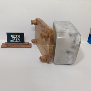 Elegante caja de pañuelos de resina con bandeja de madera con acabado de mármol, dispensador decorativo de pañuelos para la decoración de la sala de estar y el baño. - Product Image 3