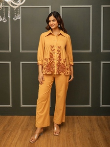 Ensemble coordonné décontracté pour femme, chemise et pantalon en coton brodé couleur moutarde, coupe ample, style indien pakistanais, longueur cheville, toutes saisons - Product Image 1
