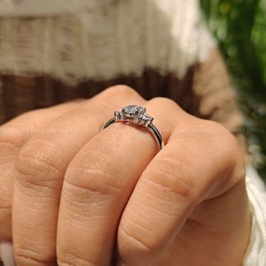 Bague en diamant ovale de 0,80 à 2,00 carats, couleur F, pureté VS, avec pierres latérales taille ronde, en platine 950, bijoux fins, pour fiançailles, mariage, anniversaire - Product Image 1