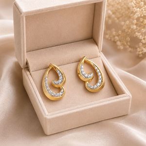 Pendientes de Oro Amarillo con Doble Lágrima de Diamante Cultivado en Laboratorio - Product Image 5
