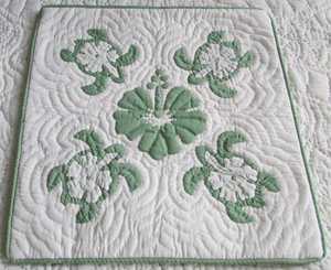 Magnifiques nouvelles arrivées : couvertures Kantha hawaïennes blanches avec motifs floraux et de tortues, pour la maison, la décoration de lits d'hôtel. - Product Image 4