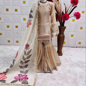 Ensemble haut en soie pure, sharara et dupatta pour filles, vêtements de fête pour enfants, design de créateur - Product Image 1