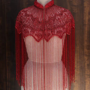 Camisole élégante et tendance pour femme, style doux, en satin uni, ornée de paillettes et de perles, faite à la main avec des franges dorées, écologique et courte. - Product Image 1