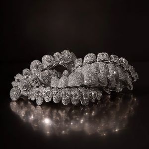 AMBER JEWELS T-843 ชุดกริลล์ซฟันเคลือบทองคำแท้ 14K ประดับด้วยพลอยสังเคราะห์ทรงเรขาคณิต รับรองโดย IGI สไตล์ฮิปฮอป สำหรับทั้งชายและหญิง เหมาะสำหรับงานแต่งงาน รุ่นที่สาม - Product Image 1