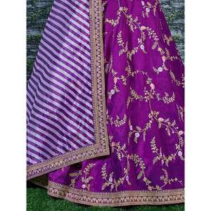 Merveilleux violet brodé Lehenga Choli robe de mariée Bridalwear - Product Image 2