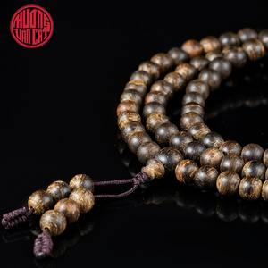 Pulsera de Agarwood de 108 cuentas de 6 mm, única en su tipo, totalmente sumergible – Auténtica Mala de Oración de Madera de Oud con Alto Contenido de Resina - Product Image 4