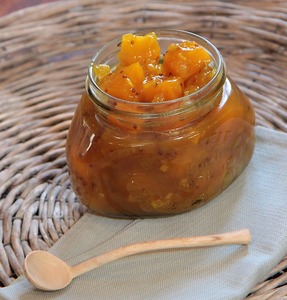 La chutney de mangue est un condiment savoureux à base de mangues mûres, mélangé avec du sucre, du vinaigre et des épices aromatiques comme le gingembre. - Product Image 2