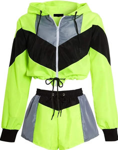 Ensemble 2 pièces d'été personnalisé en nylon pour femme, comprenant un T-shirt court basique en coton coupe ajustée et un short - Product Image 1