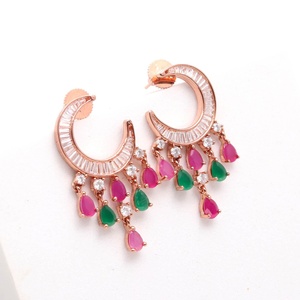 Pendientes Minimalistas de Rubí y Esmeralda, Chapados en Oro Rosa de 14K, Pequeños Aros para Hélix y Tragus, Regalo para Mujer - Product Image 2