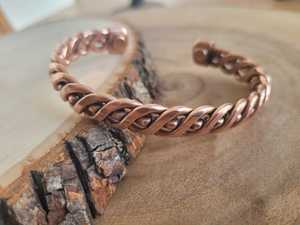 Pulsera de Cobre Trenzado con Diseño Redondo Estilo Antiguo, Joyería Tradicional - Product Image 1