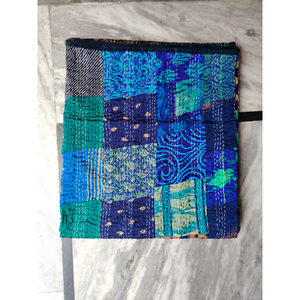 Couverture Kantha en patchwork faite à la main, réversible, en coton, motif bleu-vert, pour la décoration de la maison, cadeau pour elle - Product Image 1