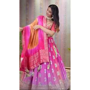 Lehenga choli เครื่องแต่งกายงานแต่งงานที่สวยงามพร้อมงานปักแบบต่อเนื่อง - Product Image 3