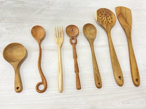 Cuillère de service en bois BLUE LOTUS FARM avec motif de raisin, vaisselle rustique, écologique, faite à la main, passe au lave-vaisselle, pour un usage quotidien - Product Image 4