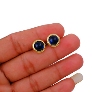 Pendientes de tuerca con gema de zafiro azul, hechos a mano, chapados en oro de 18k, pendientes de tuerca de latón con gema solitaria, joyería elegante, regalo. - Product Image 4