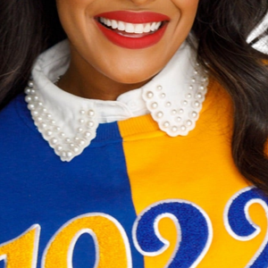 Sweat-shirt en chenille bicolore Sigma Gamma Rho 1922 pour femme, bleu et or, mélange de coton, manches longues, coupe élégante - Product Image 6