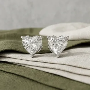 Boucles d'oreilles en diamant taillé en forme de cœur plaquées or pour mariage, fête et cadeau - Product Image 5