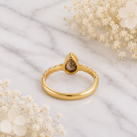 Bague Classique pour Femme en Argent Sterling 925 Massif Plaqué Or Jaune avec Quartz Fumé Serti en Bézel et Bande Perlée, Pierre Précieuse Poire 5x7 mm