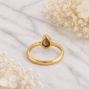 Bague Classique pour Femme en Argent Sterling 925 Massif Plaqué Or Jaune avec Quartz Fumé Serti en Bézel et Bande Perlée, Pierre Précieuse Poire 5x7 mm - Product Image 4