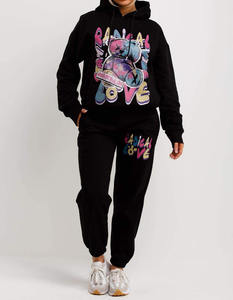Conjunto Deportivo Informal de Dos Piezas con Capucha Negra para Mujer, con Estampado de Oso Colorido y Diseño de "Amor Radical" - Product Image 2
