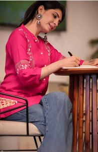 Haut brodé en rayonne et viscose pour femme, style décontracté et ethnique, idéal pour l'exportation en gros - Product Image 1