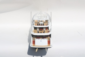 Yacht en bois fait main « Princesse Impériale » - Modèle de super-yacht de luxe moderne pour la décoration de la maison ou du bureau - Product Image 2