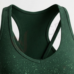 Conjunto de yoga verde sin costuras para mujer, 2 piezas, leggings de cintura alta, top corto con tirantes cruzados y cuello redondo - Product Image 4
