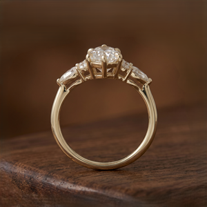 Anillo de Compromiso con Diamante Cultivado en Laboratorio Certificado por IGI, Oro de 14k, Corte Pera con Detalles Redondos Marquise, Fabricante de Joyería al por Mayor - Product Image 4