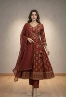 Robe Anarkali ethnique florale brodée pour femme avec dupatta, col en V, coupe trapèze, taille naturelle, ourlet évasé, tenue de soirée indienne