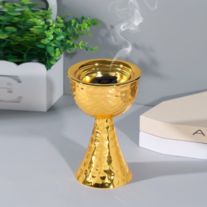 Juego de quemadores de incienso con diseño de cáliz martillado ornamentado en acabado dorado y plateado con bases de pedestal acampanadas para aromaterapia relajante - Product Image 6