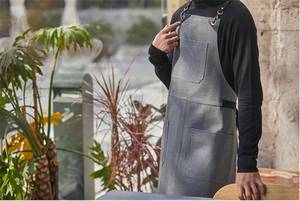 Tablier de barman professionnel avec poches, logo personnalisé, sangle en cuir réglable, uniforme léger en toile de luxe - Product Image 6