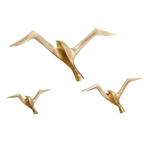Décoration murale en métal en forme d'oiseaux en vol, design moderne, en aluminium coulé, finition dorée, art mural pour salon et chambre à coucher - Product Image 1