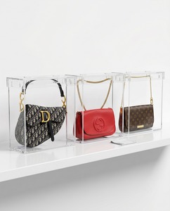 Elegante Exhibidor de Acrílico Transparente para Bolsos, Moderno y de Pie, para Proteger y Exhibir Diseños - Product Image 1