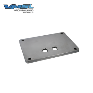 Placa de Montaje Rectangular de Acero Inoxidable, Mecanizada con Precisión por CNC, con Dos Orificios Centrales y Cuatro Orificios de Montaje en las Esquinas - Product Image 1