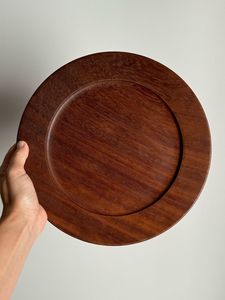 Assiette à dîner élégante en bois avec texture de grain naturel pour les repas à la maison et la présentation des aliments - Product Image 1