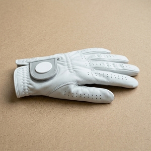 Gant de golf personnalisé en cuir Cabretta pour main gauche, panneaux perforés aux doigts, ajustement souple et flexible, poignet réglable, marque privée OEM - Product Image 3