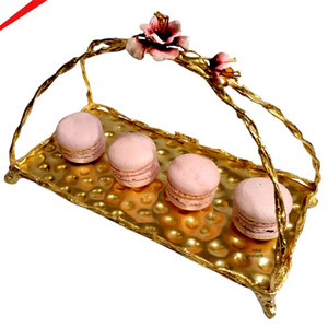 Plateau de service ovale en métal plaqué or avec poignée en forme de feuille pour la table à manger à la maison - Product Image 3