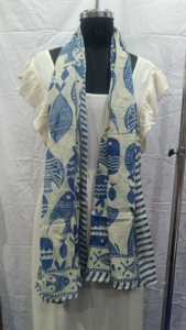 Pareo de Algodón Azul y Blanco con Estampado Abstracto de Peces, Ligero, para Mujer, Ideal para la Playa, Verano y Vacaciones - Product Image 4