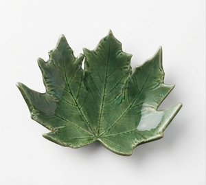 Plat de service moderne fait main en forme de feuille verte, finition polie, élément de table élégant pour usage résidentiel - Product Image 1