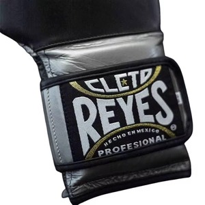 Guantes de Boxeo Profesionales Cleto Reyes, de Cuero Negro, con Cordones y Correa Ajustable para la Muñeca, para Adultos - Product Image 3