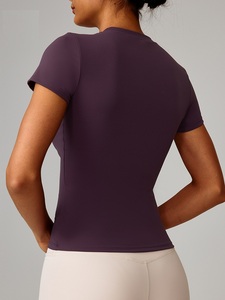 Top Deportivo Corto de Punto Sexy de Secado Rápido para Mujer con Logotipo Personalizado en la Parte Delantera, Chaleco con Tirantes para Entrenamiento y Sujetador Incorporado - Product Image 6