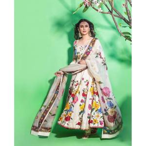 Vestido de Diseñador Hecho a Mano para Fiestas, Hermoso Estampado Floral Digital en Chifón, Silueta en A, Elegante para Eventos - Product Image 3