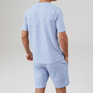 Conjunto de 2 piezas de pantalones cortos y camiseta de color sólido para hombre, conjunto de verano de algodón transpirable y cómodo para hombre. - Product Image 3