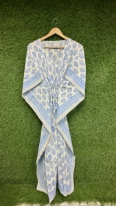 Caftán de Algodón Estampado a Mano para Mujer con Motivos Florales Azules, Cintura Ajustable y Detalle de Borde, Estilo Boho para Vacaciones y Noche - Product Image 6