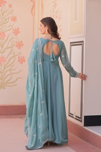 Ensemble Kurti en rayonne imprimé numérique bleu ciel pour femme avec dupatta, coupe ample, longueur cheville, tenue décontractée traditionnelle indienne et pakistanaise - Product Image 6